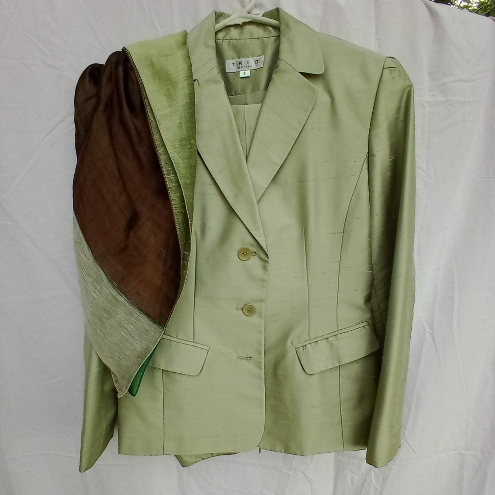 Trio New York silk professional suit. Sz.Small